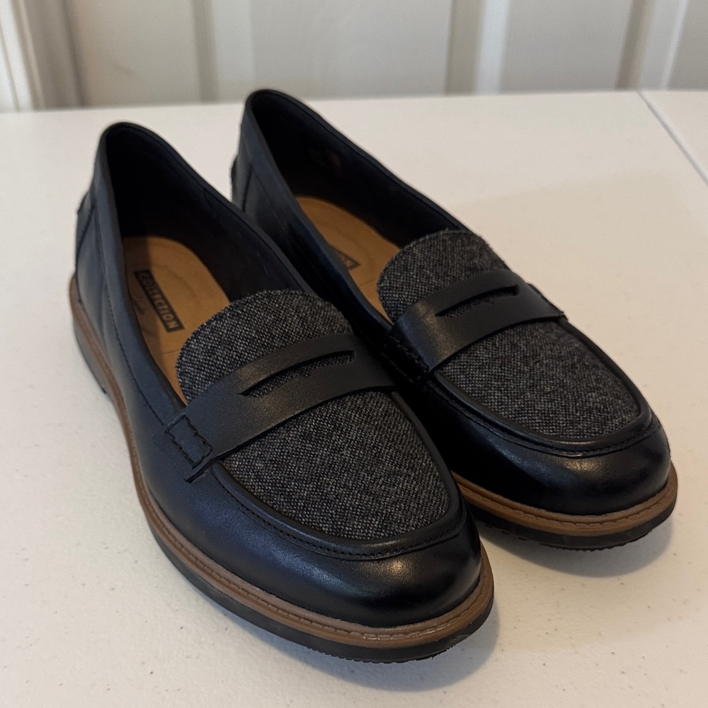 Clarks Collection Women's Black and Gray Loafers